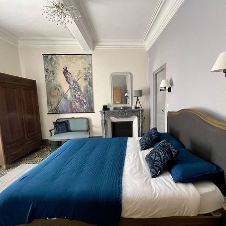 Bed and Breakfast L'Oiseau Bleu Peacock Roubia Exterior foto