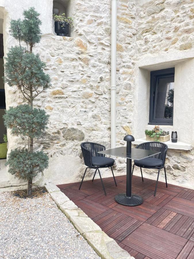 Bed and Breakfast L'Oiseau Bleu Peacock Roubia Exterior foto